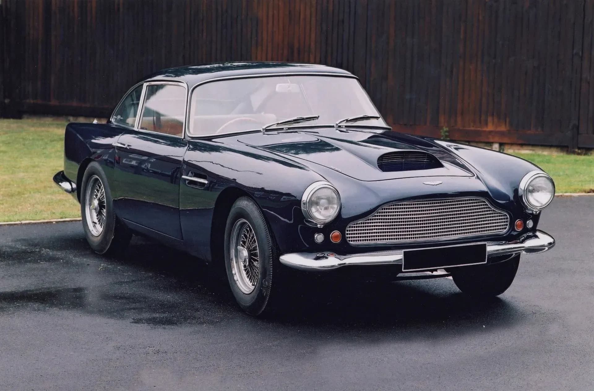 Aston Martin DB4